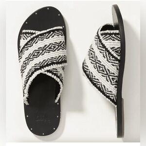 beek Mamu Slide Sandals Black and White US 5